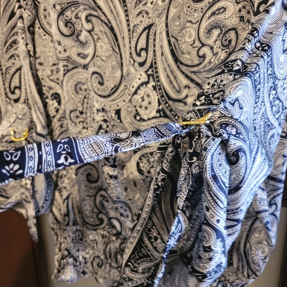 Michael Kors Blouse. - Picture 15 of 16